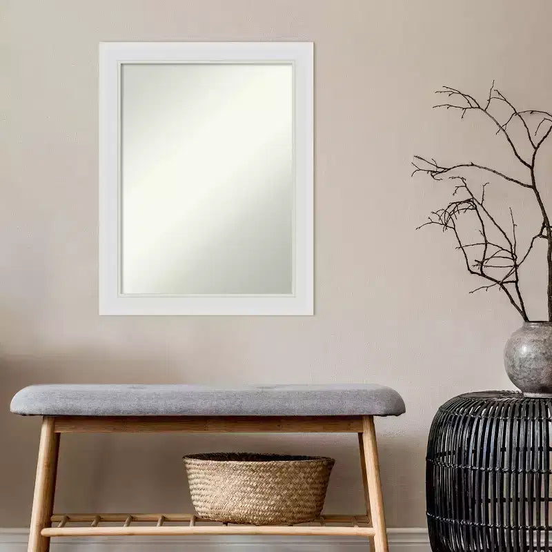 Miroir mural étroit de 22" x 28", cadre blanc cassé, style moderne