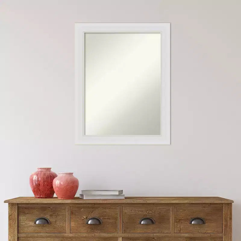 Miroir mural étroit de 22" x 28", cadre blanc cassé, style moderne
