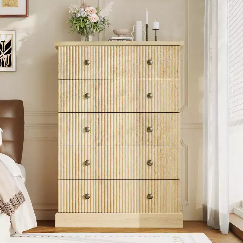 Commode haute à 5 tiroirs pour chambre à coucher, commode verticale cannelée, commode de rangement en bois avec poignées, commode peu encombrante pour appartement ou chambre d'amis