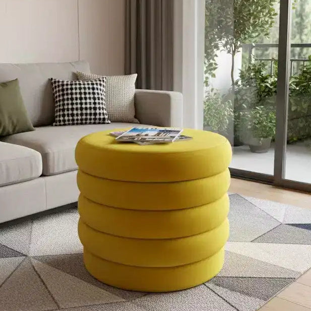 Ottoman de cocktail rond en velours jaune capitonné de 21 po