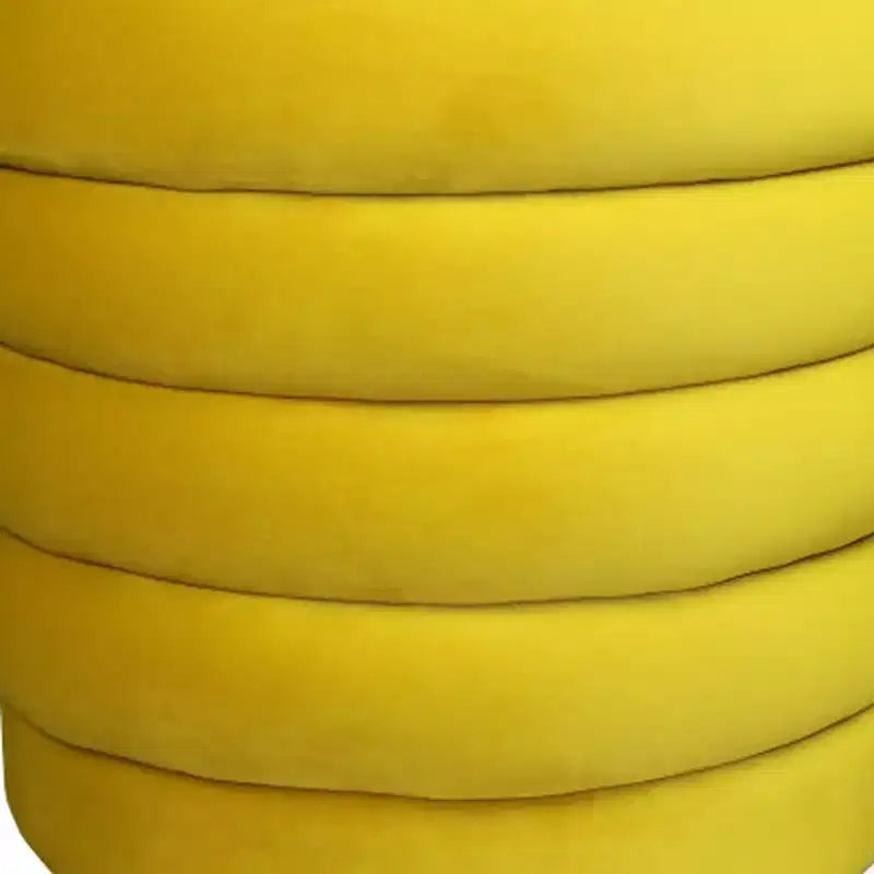 Ottoman de cocktail rond en velours jaune capitonné de 21 po