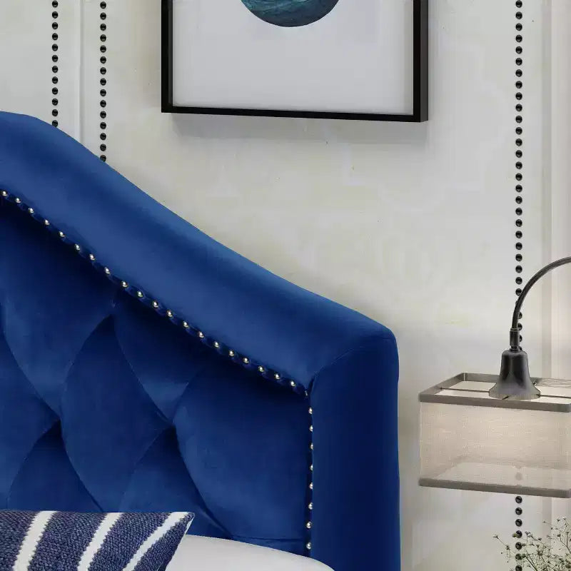 Tête de lit capitonnée avec clous décoratifs, Grand lit/Très grand lit