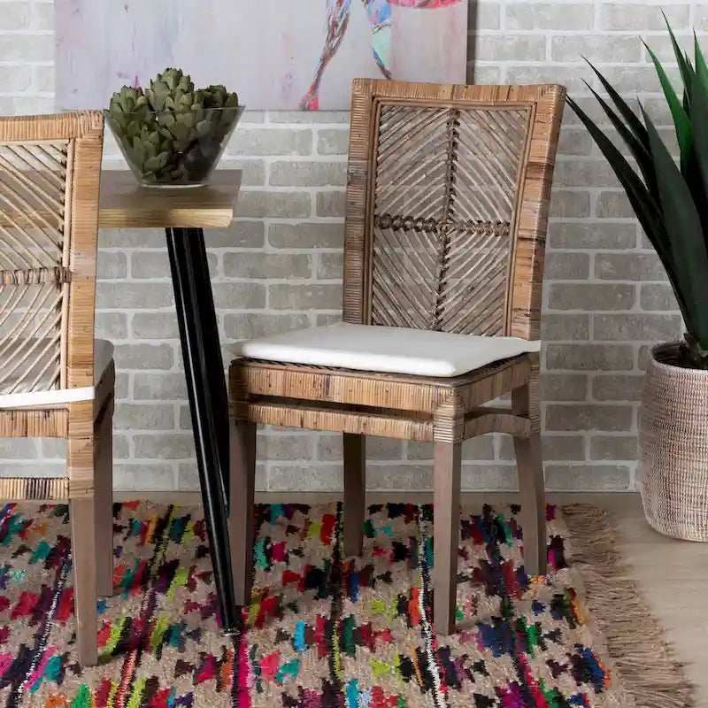 Chaise de salle à manger Laluna en rotin et bois d'acajou de style bohème moderne avec coussin
