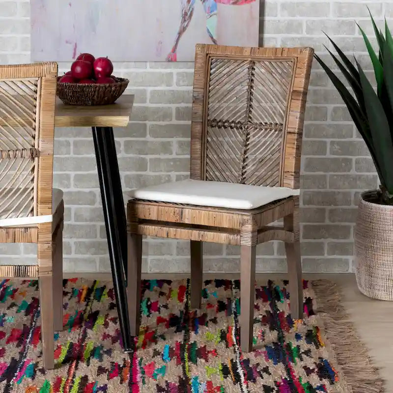 Chaise de salle à manger Laluna en rotin et bois d'acajou de style bohème moderne avec coussin