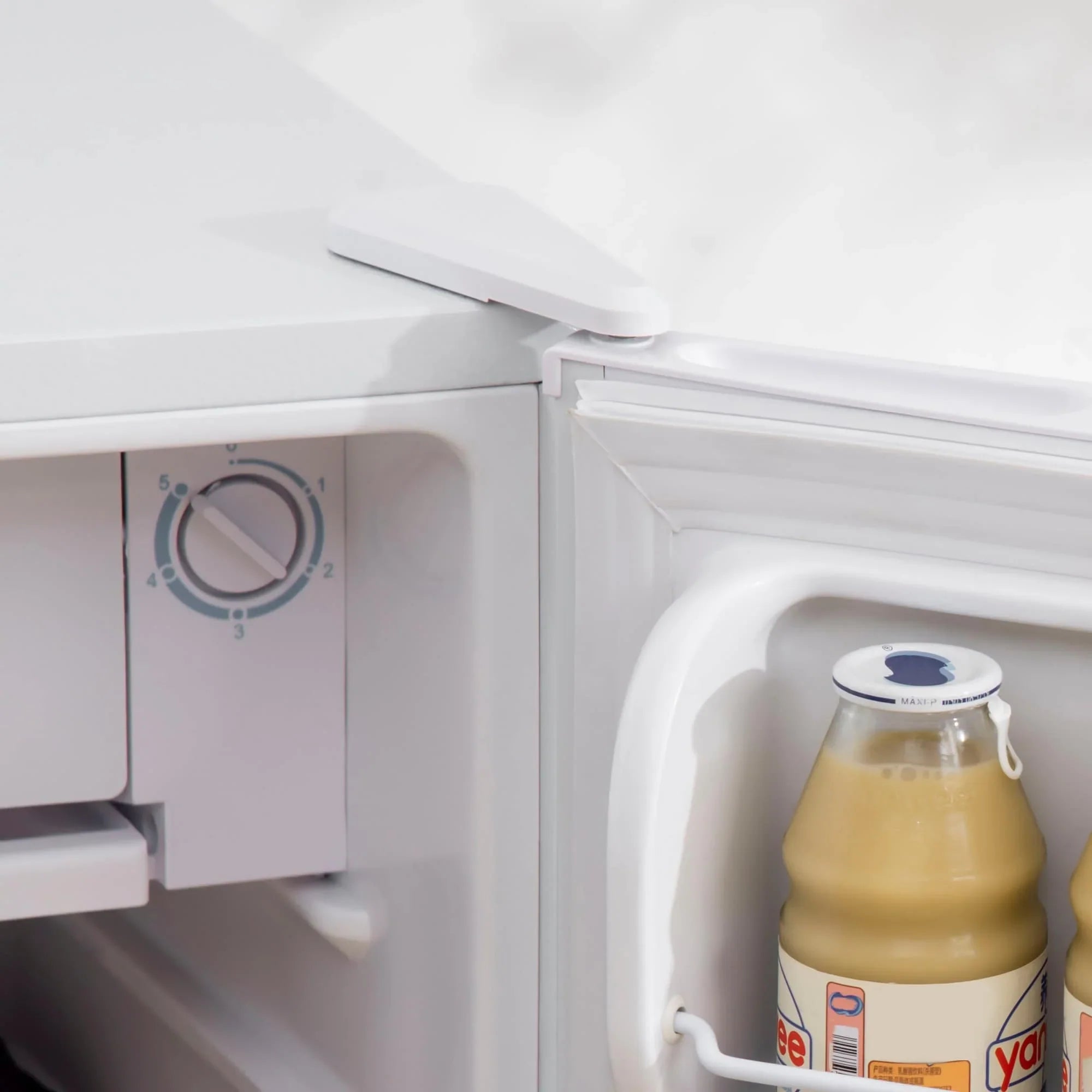 Mini-réfrigérateur de 3,2 pi³ avec congélateur, réfrigérateur compact à porte unique avec thermostat réglable pour chambre à coucher