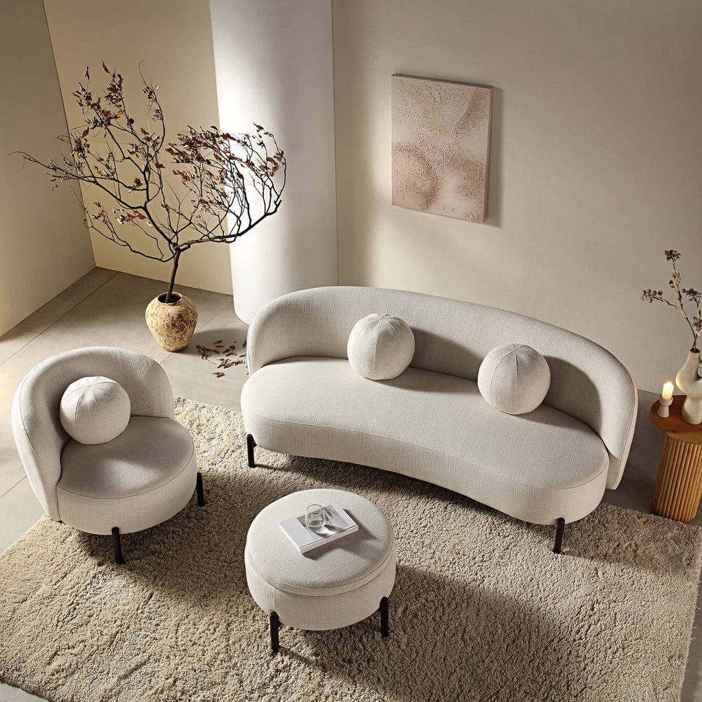Canapé incurvé 3 places avec coussins boules, mélange de lin beige