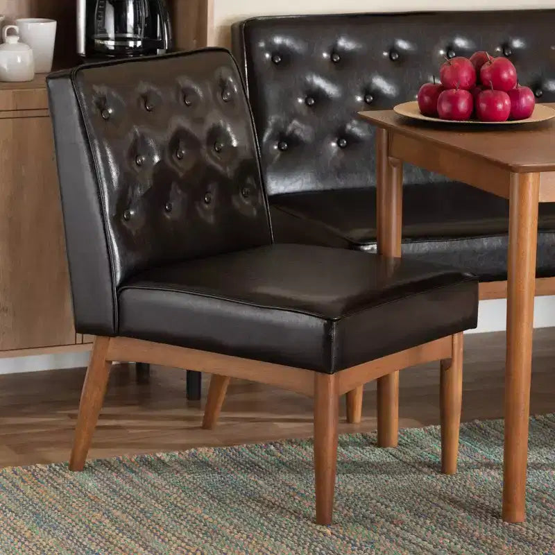 Chaise de salle à manger en bois avec assise rembourrée en similicuir