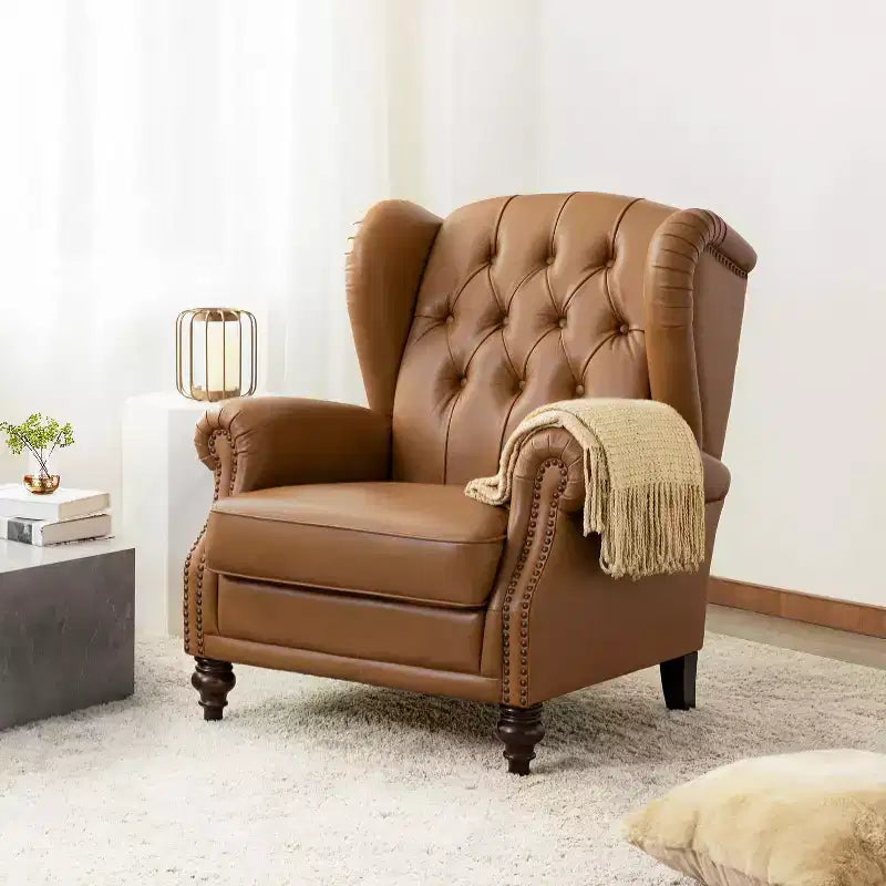 Fauteuil cabriolet en cuir véritable de 84 cm de large avec pieds fuselés en bois et garniture cloutée