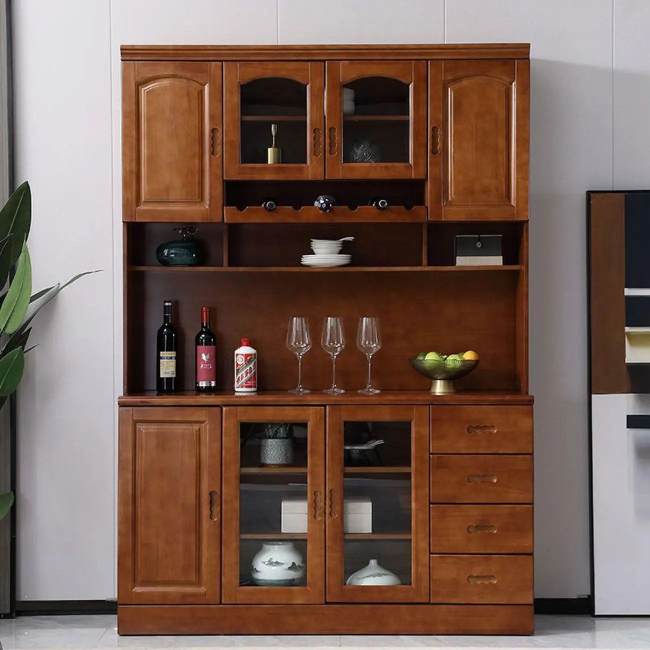 Buffet de cuisine en bois blanc avec casier à vin intégré