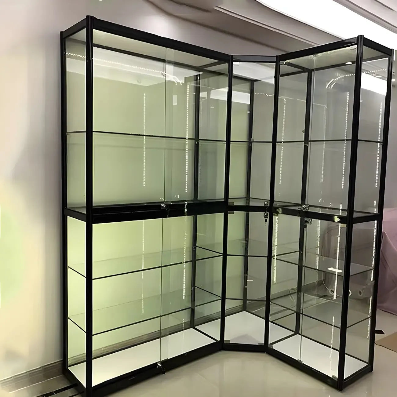 Vitrine rectangulaire contemporaine en verre noir