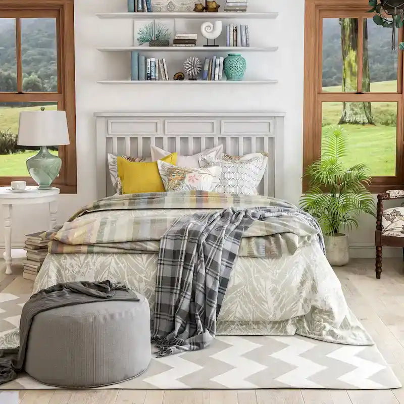 Lit plateforme traditionnel à lattes Amanda pleine grandeur de Furniture of America